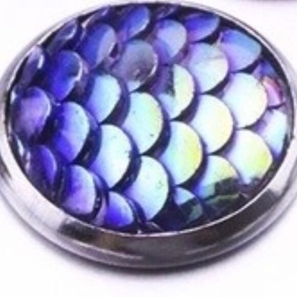 10/$25🦋 Swanky Coconut Blue Mermaid Necklace - Picture 3 of 7